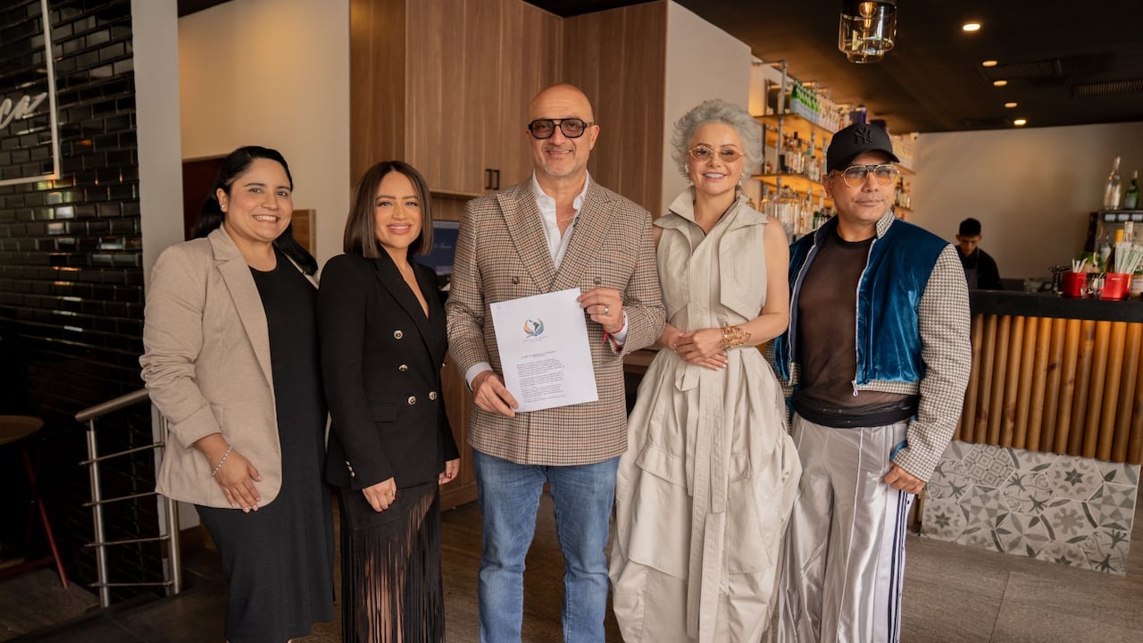 Javiera Granja, Presidente de la Semana de la Moda de Nicaragua; Zuleika Zayas, Presidente de la Semana de la Moda de Puerto Rico; Bryan Quan, Director y Presidente de la Semana de la Moda de Guatemala; Florens Fandiño, miembro de la junta directiva de la Cámara de la Moda Colombiana; y Guio Di Colombia, miembro de la junta directiva y CEO de la Cámara de la Moda Colombiana.