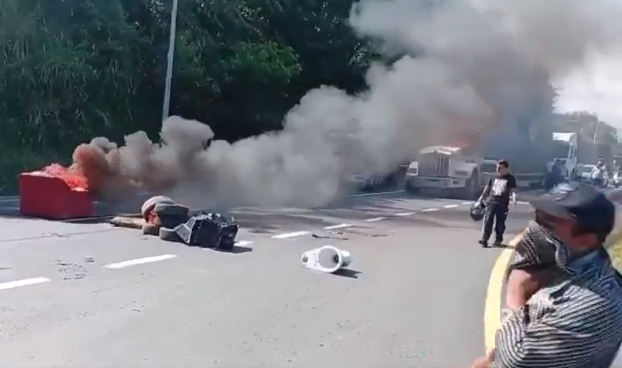 Cierre vial por protestas en Tuluá