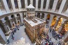 La decisión afectó al Patriarca Latino de Jerusalén, Pierbattista Pizzaballa, y al sacerdote de la basílica del Santo Sepulcro.