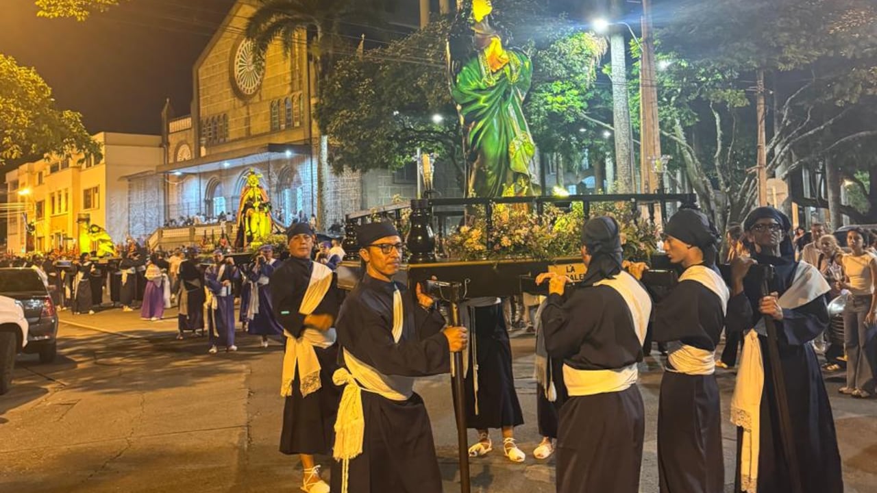 Cerca de mil personas participaron en los actos litúrgicos del Viernes Santo, incluyendo el sermón de las siete palabras y el descendimiento de Cristo.