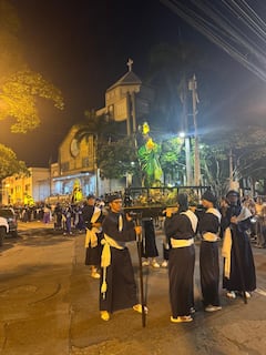 Cerca de mil personas participaron en los actos litúrgicos del Viernes Santo, incluyendo el sermón de las siete palabras y el descendimiento de Cristo.