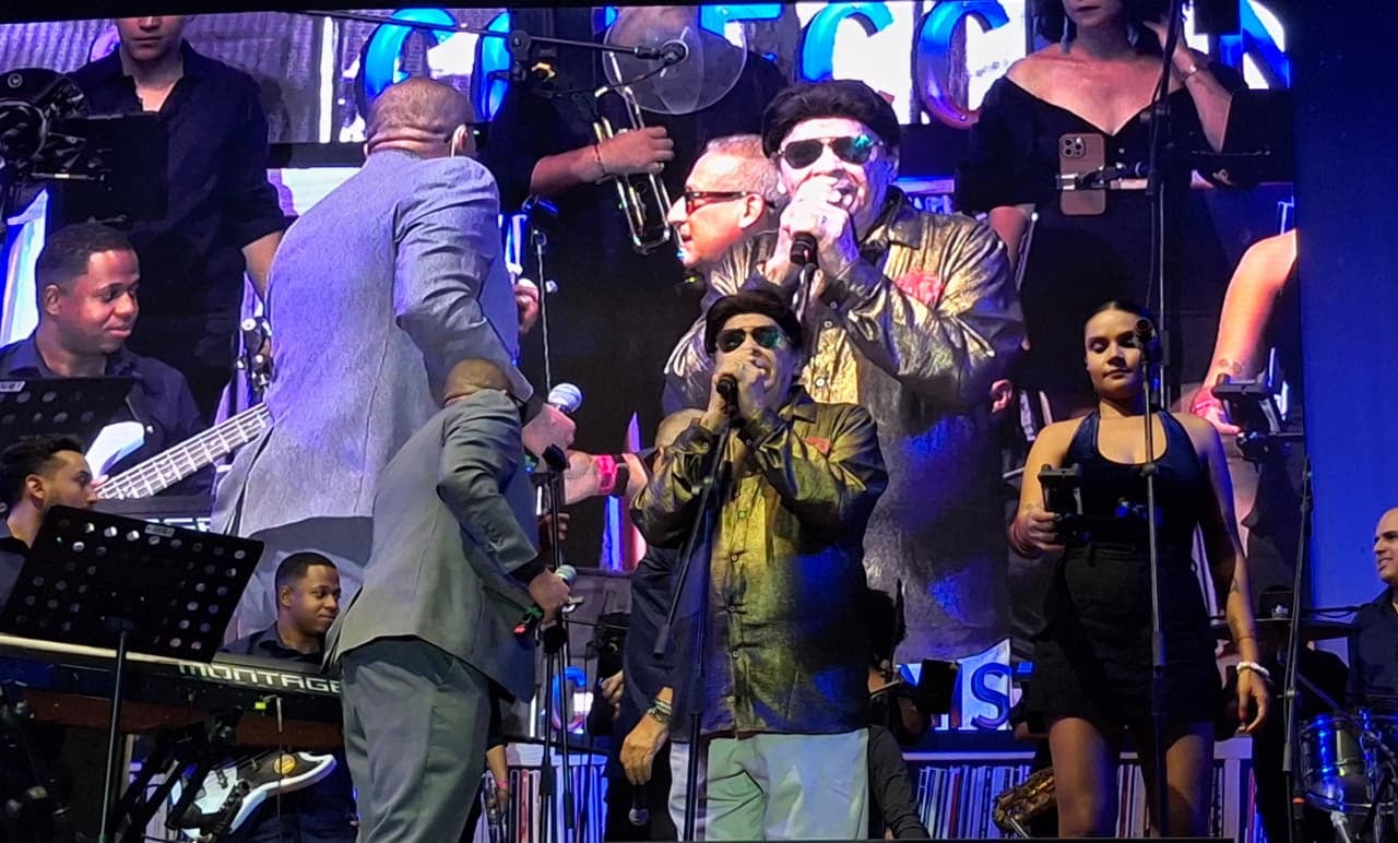 El maestro Julio Ernesto Estrada “Fruko” se presentó en la tarima del Encuentro de Melómanos y Coleccionistas durante la Feria de Cali, recibiendo el cariño del público caleño.