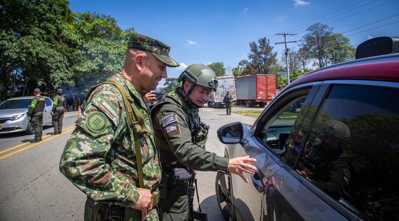 Según informaron las autoridades, los uniformados estarán apoyados por puestos de control, patrullajes motorizados y a pie, dispositivos de reacción inmediata, planes de prevención contra el hurto, el tráfico de estupefacientes, la pólvora ilegal y la conducción en estado de embriaguez.