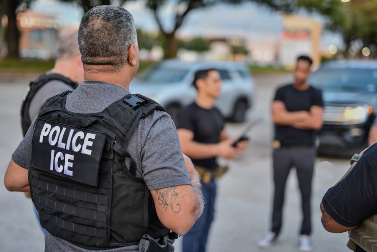 El Servicio de Inmigración y Aduanas (ICE) arrestó a una pareja de pastores mexicanos cristianos cuando iban del aeropuerto de McAllen, Texas, en la frontera con México.