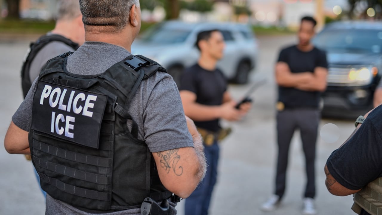 El Servicio de Inmigración y Aduanas (ICE) arrestó a una pareja de pastores mexicanos cristianos cuando iban del aeropuerto de McAllen, Texas, en la frontera con México.
