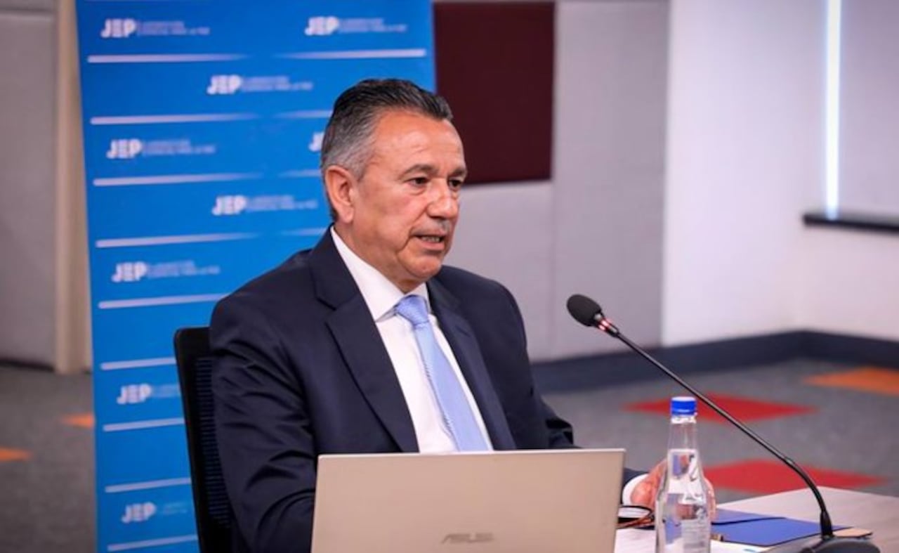 La JEP abre incidente contra el general (r) Mauricio Santoyo por presunto incumplimiento en sus aportes de verdad