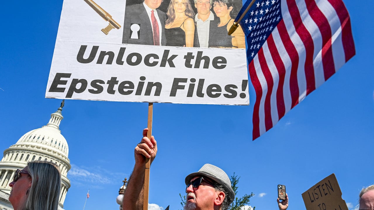 La primera dama ha sido vinculada con Jeffery Epstein, por lo que desmintió los rumores.