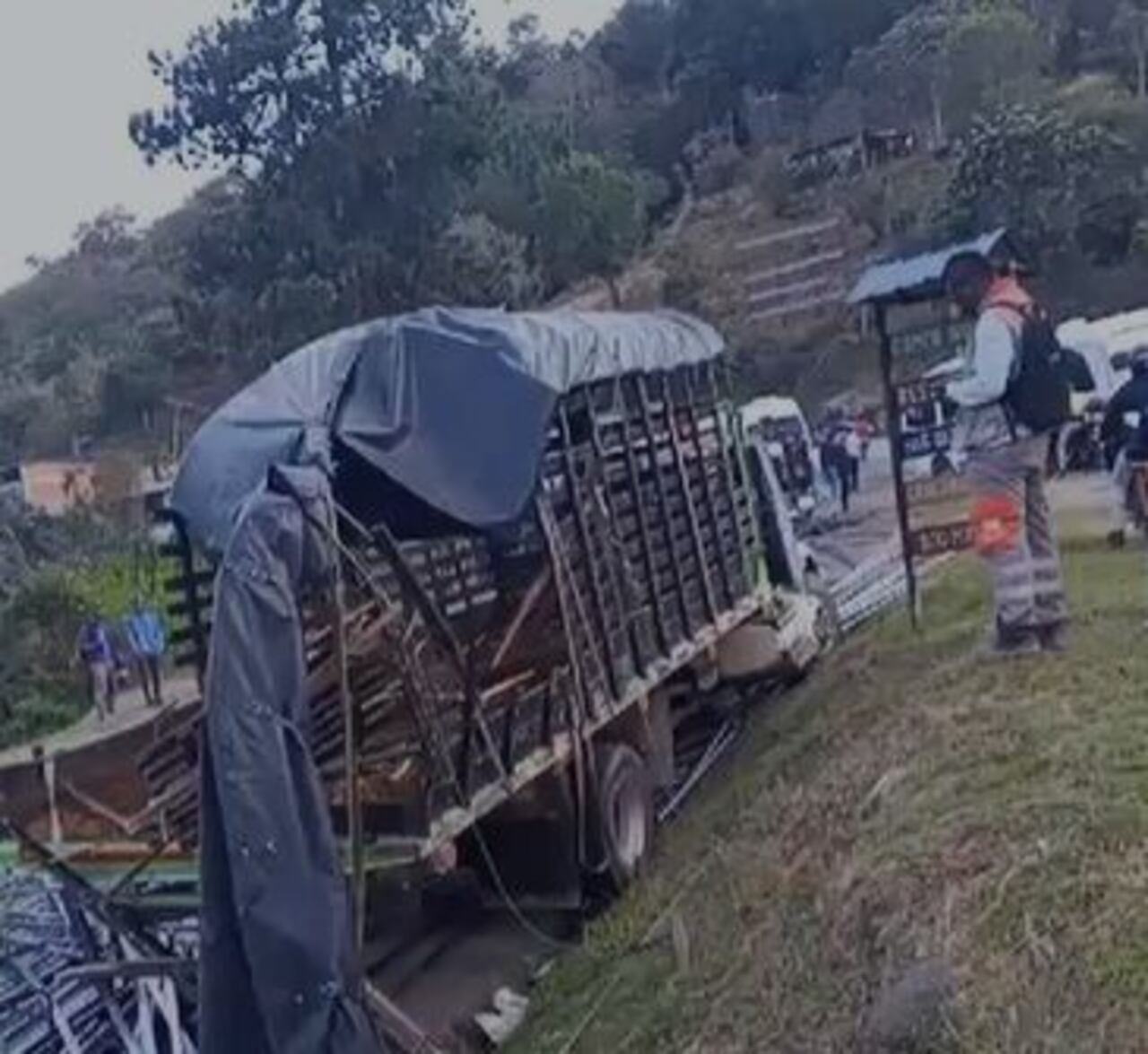 Una persona murió y otras tres perdieron la vida en un múltiple choque que se registró en el sector de Piendamó de la vía Popayán-Cali.