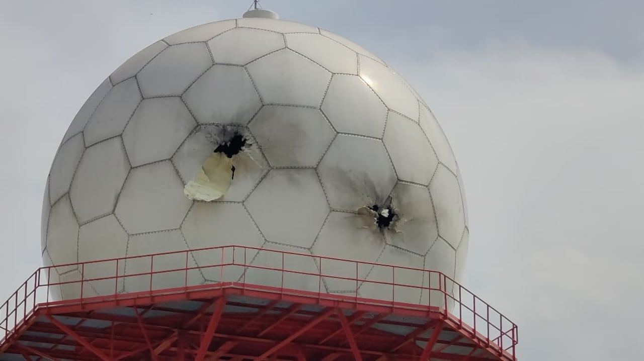 Radar de la Aerocivil que fue atacado con drones en Candelaria.