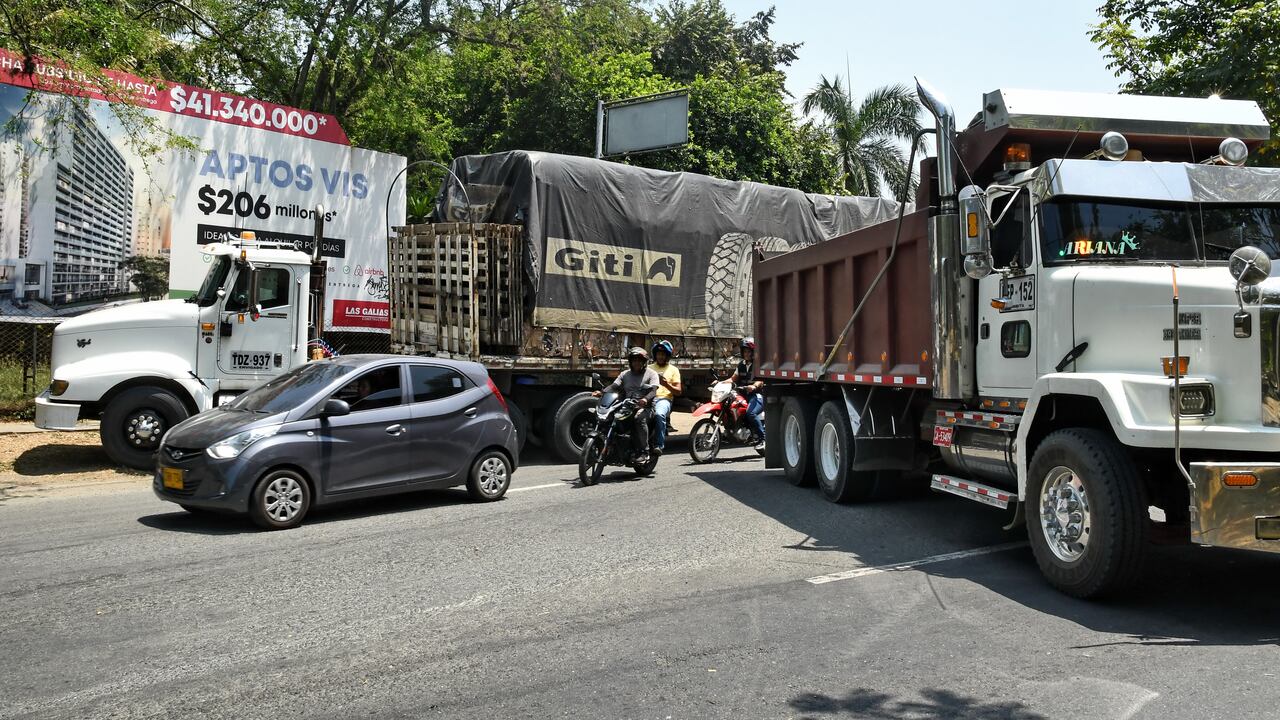 Bloqueos en Yumbo y el paso del comercio por el paro de camioneros. fotos Wirman Rios.