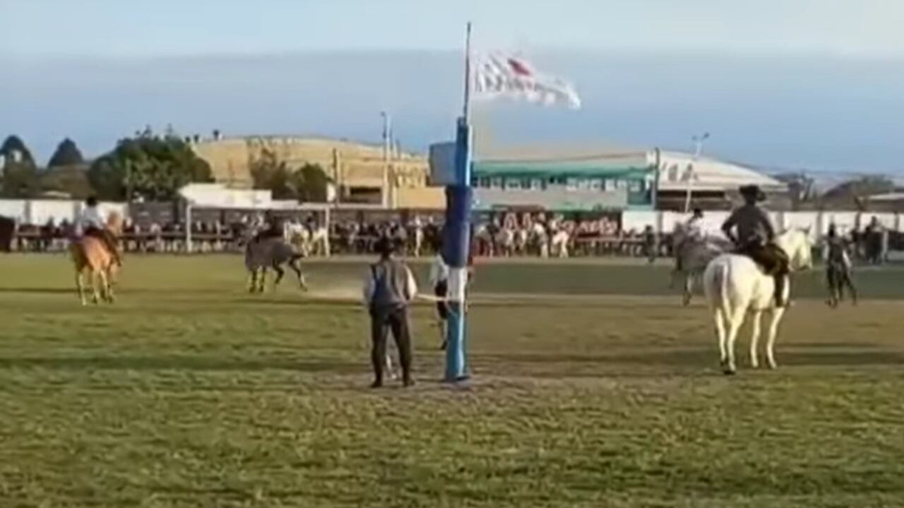 El jinete estaba participando en un festival equino en Corrientes, Argentina.