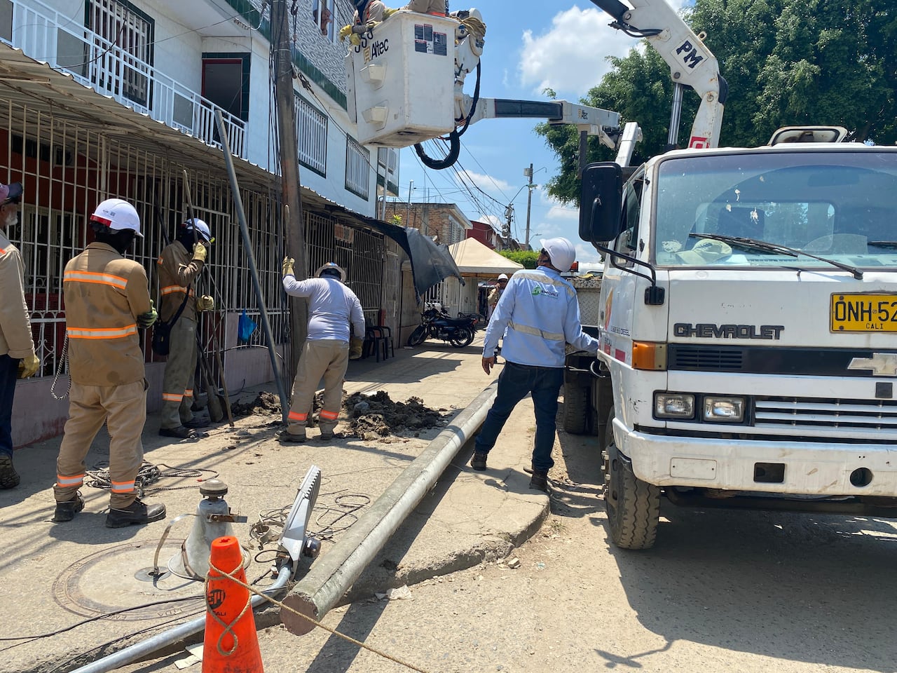 El poste fue reemplazado luego de que en mayo del 2024 un camión se estrellara en la zona.