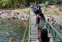 Los caleños que no salieron de la ciudad para disfrutar del puente festivo de los primeros días de julio, aprovecharon para disfrutar de una de las atracciones icónicas de la ciudad, como es realizar el clásico paseo al río Pance; sin embargo, el tráfico es uno de los problemas que se presentan en este ‘parche’. Fotos Raúl Palacios / El Pais / 3 de Julio del 2023 Cali.