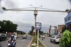 Cali: Instalación de nuevas cámaras de fotomultas en las diferentes vías de la ciudad. Foto José L. Guzmán