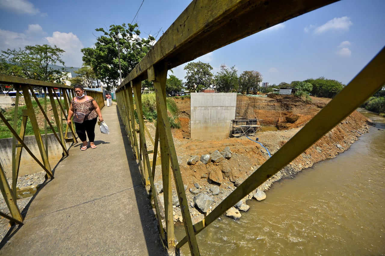 El Parque Pacífico colinda con las comunas 2 y 4 en norte de la ciudad. Además de estar al frente del Terminal de Transportes.