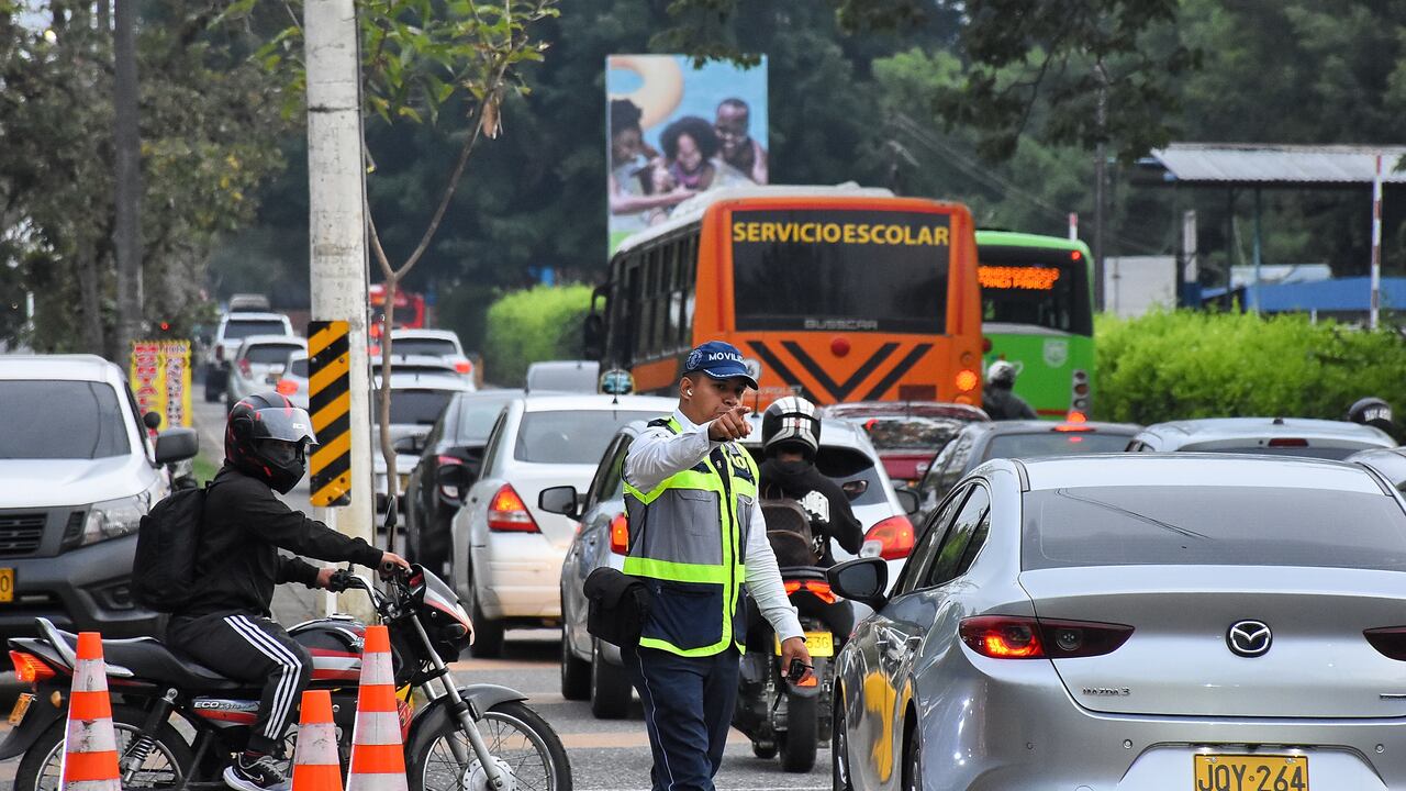 Contraflujo Avenida Cañasgordas.