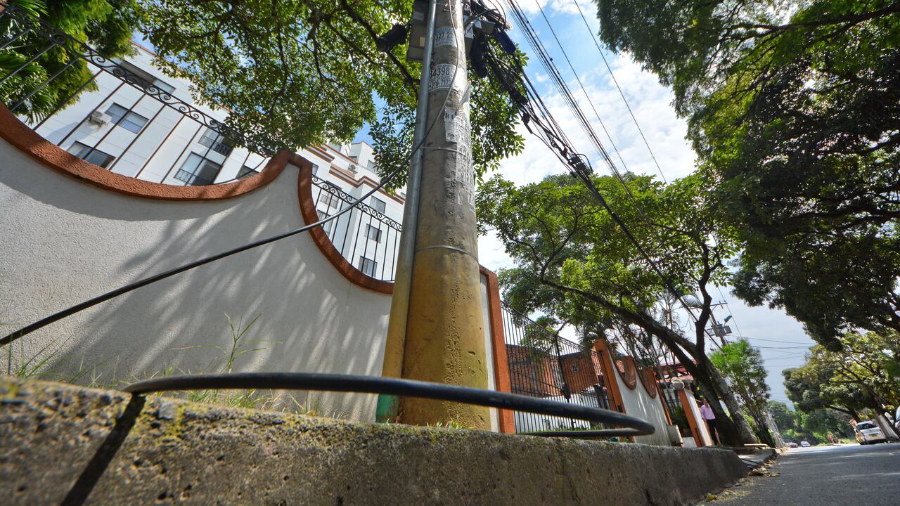El constante robo de cable para obtener cobre se ha vuelto en un problema crítico en Cali. Emcali anunció que realizará operativos en sitios como chatarrerías donde se presume estarían comprando elementos robados de las telecomunicaciones