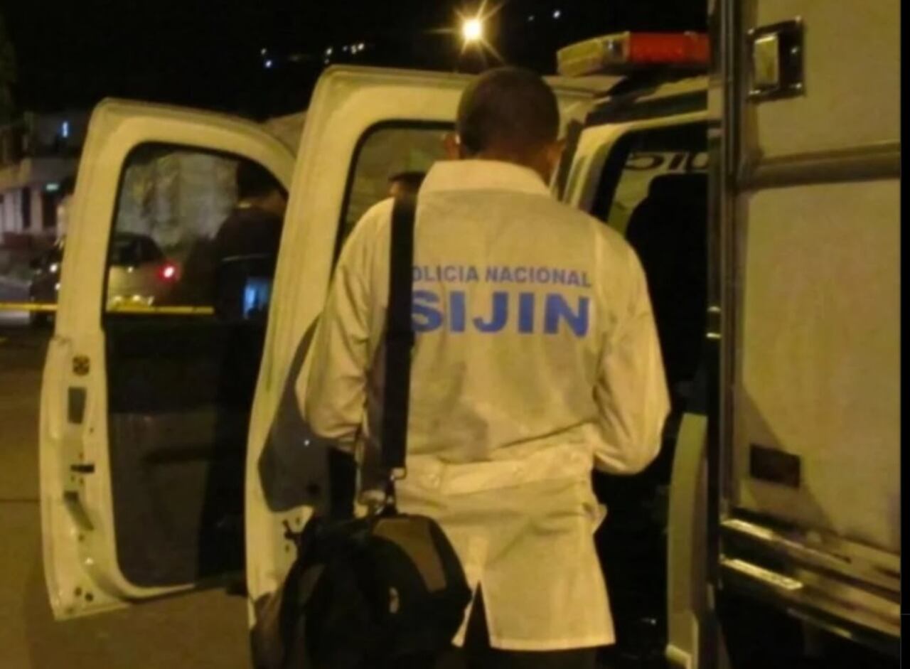 La Policía Metropolitana de Bogotá informó que está en la búsqueda de los delincuentes que no lograron completar el hecho; adicionalmente, lograron huir del sitio.