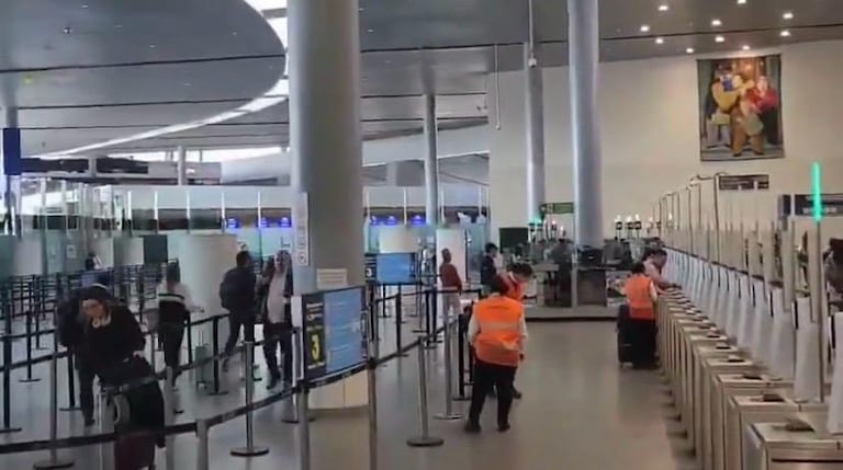 En la mañana de este martes, 10 de febrero, en las ventanillas de Migración del aeropuerto El Dorado no se registran congestiones, tras el plan tortuga activado por el sindicato de Migración.