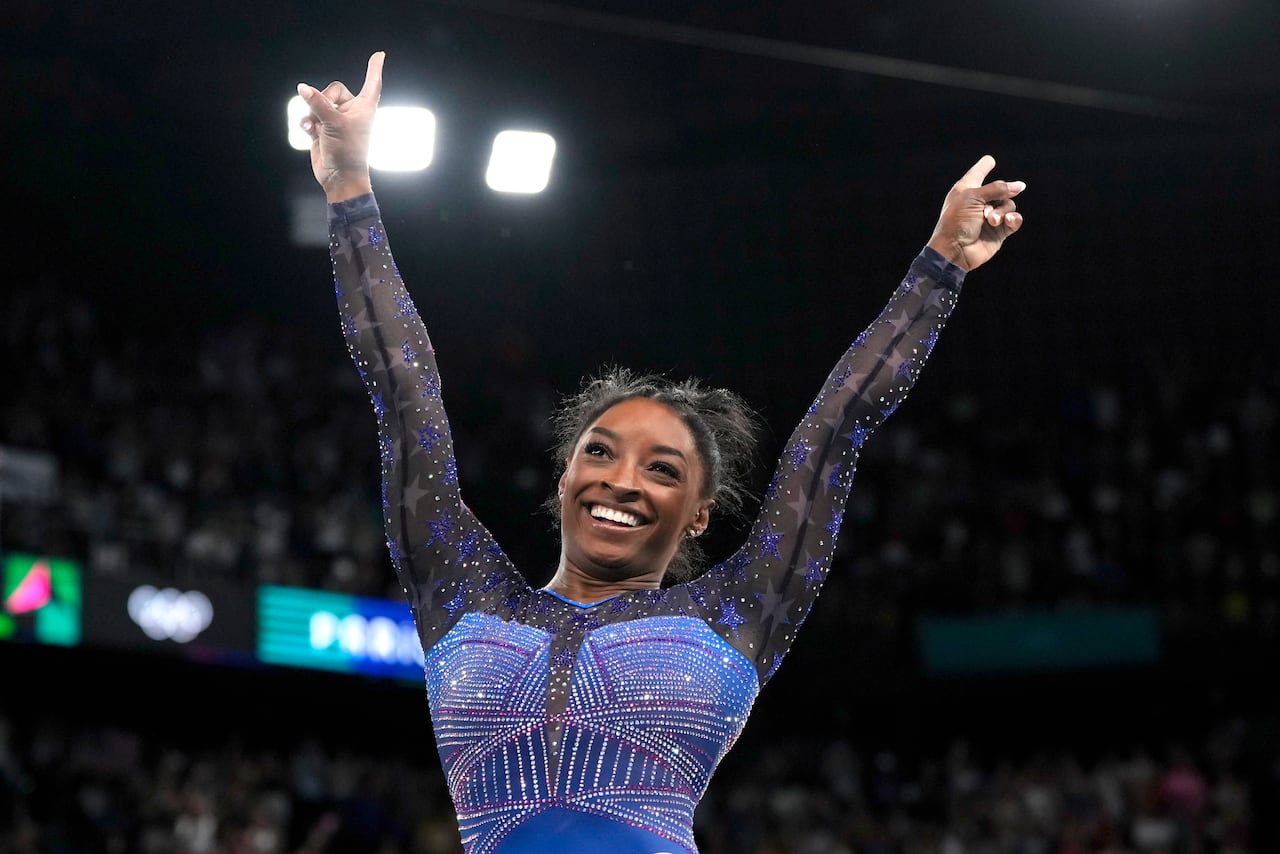 Simone Biles se cuelga otra medalla de oro en su carrera como deportista.