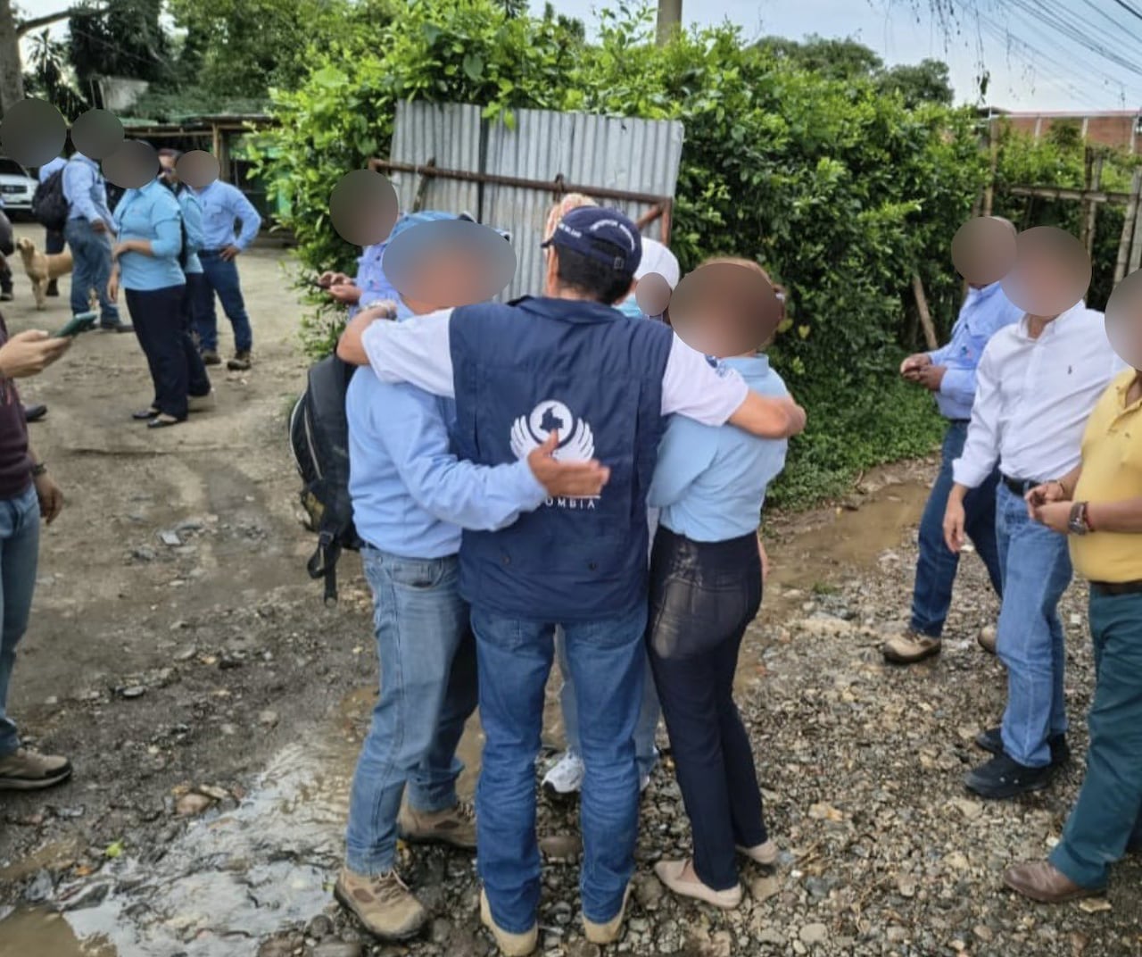 En la vereda Altamira, municipio de Suárez (Cauca), la Defensoria del Pueblo encabezó la misión humanitaria que recibió y acompañó el retorno a sus hogares de los 13 operarios de la Compañía Energética de Occidente (CEO),