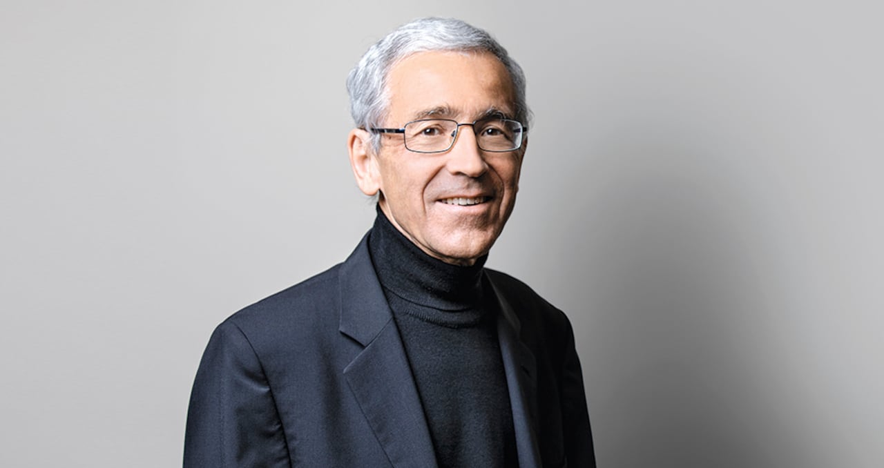 Francisco José de Roux: Sacerdote. Fundador del Programa de Desarrollo y Paz del Magdalena Medio. Fue director del Cinep.