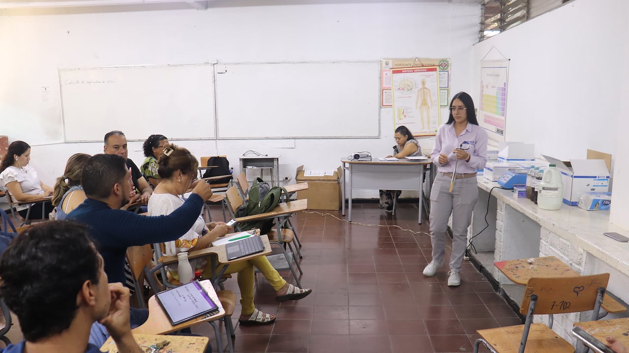 El colegio INEM Jorge Isaacs tiene la planta de compostaje más grandes de Cali y una de las mas grandes del país.