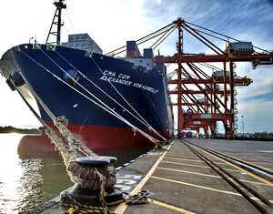 El buque, CMA CGM Alexander Von Humboldt llegó a Buenaventura, es el barco de carga mas grande que ha llegado a un puerto de sudamerica. Tiene 396 metros de largo y 53.6 metros de ancho, tiene capacidad para transportar 16.022 contenedores