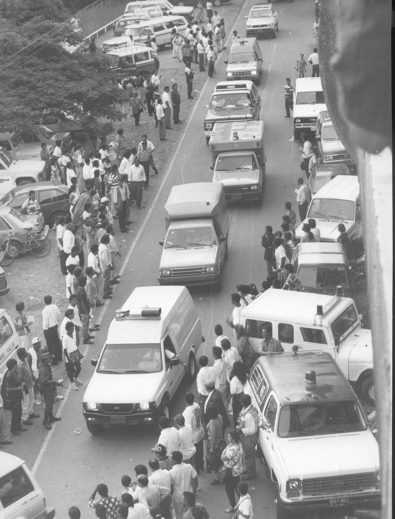 El 20 de diciembre de 1995, el vuelo 965 de American Airlines, que cubría la ruta Miami–Cali, se estrelló contra el cerro San José, en Buga, una tragedia que dejó a Cali de luto.