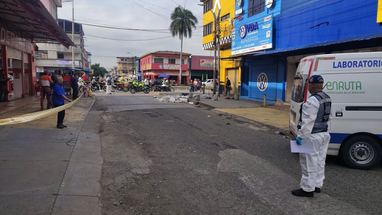 Autoridades atienden la situación tras el atropello contra los habitantes de calle.