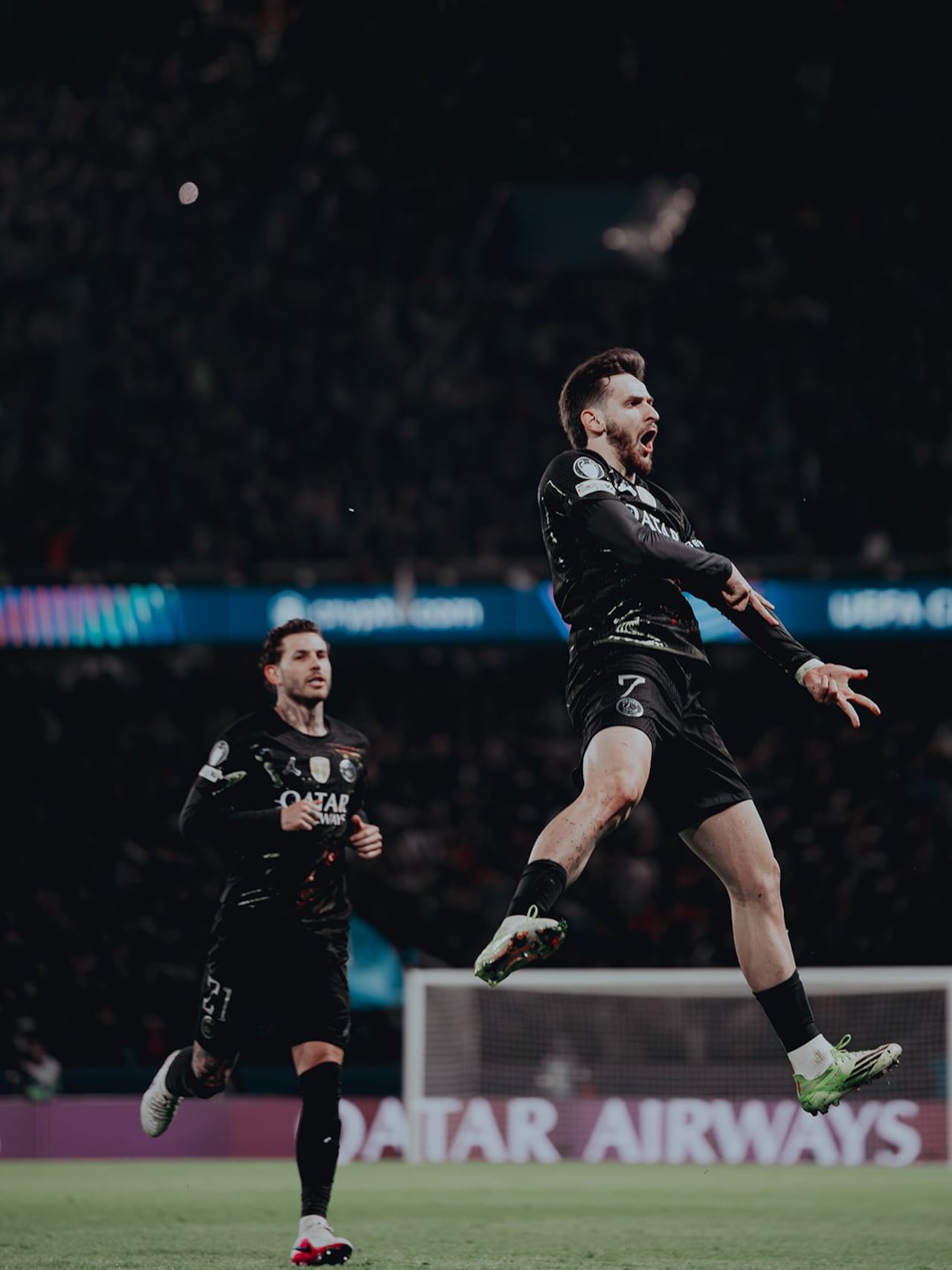 Jugadores del PSG celebran uno de los goles contra el Chelsea en la Champions League.