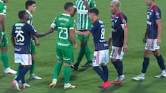 Momento del choque de James con Teófilo