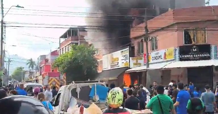 Varias unidades del Cuerpo de Bomberos de Cali fueron desplegadas para controlar la emergencia registrada en Belalcázar.