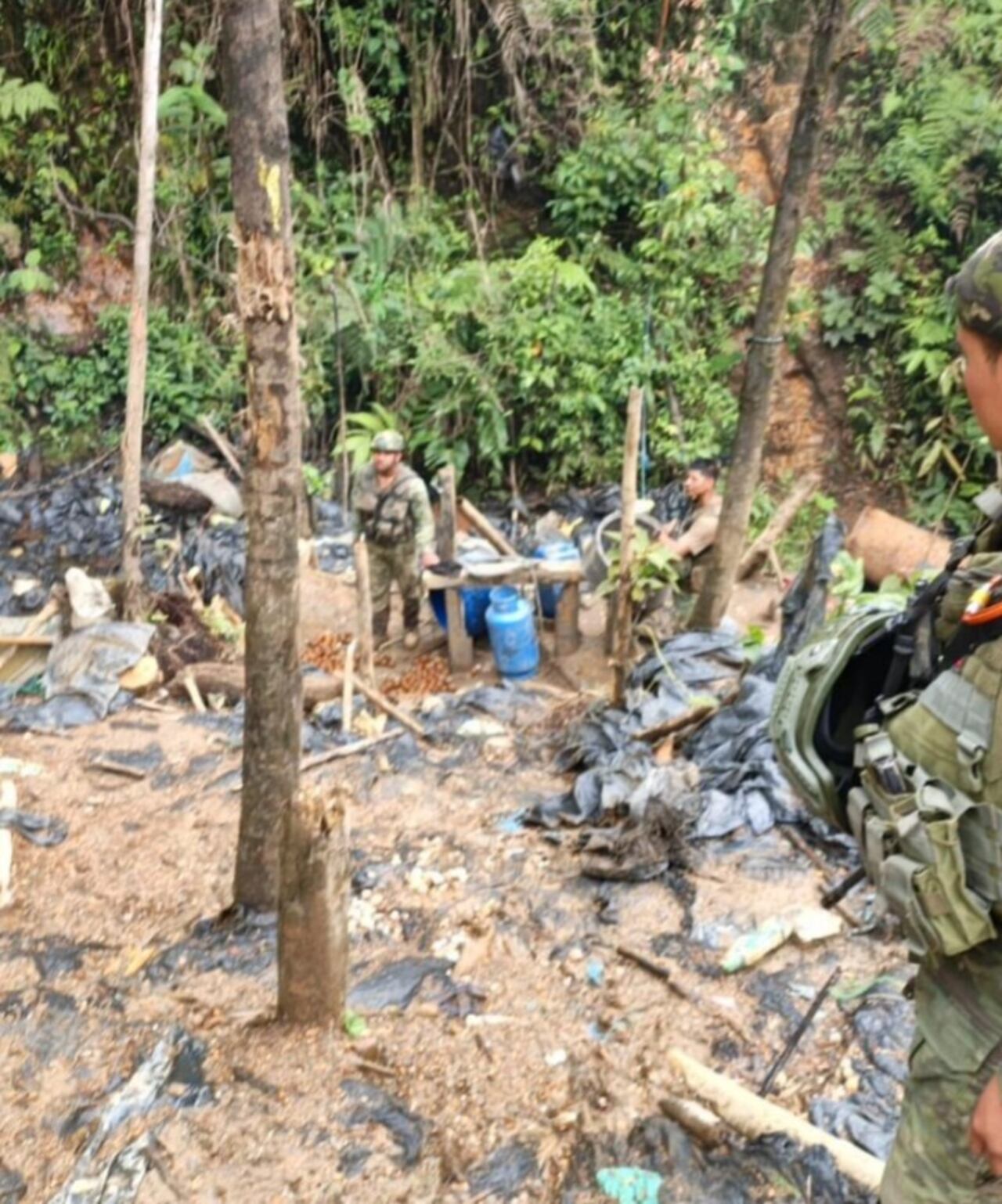 Un campamento dedicado a la minería ilegal fue inhabilitado durante una operación militar en el sector Mina Olivo, parroquia Buenos Aires, cantón Urcuquí, en la provincia de Imbabura.