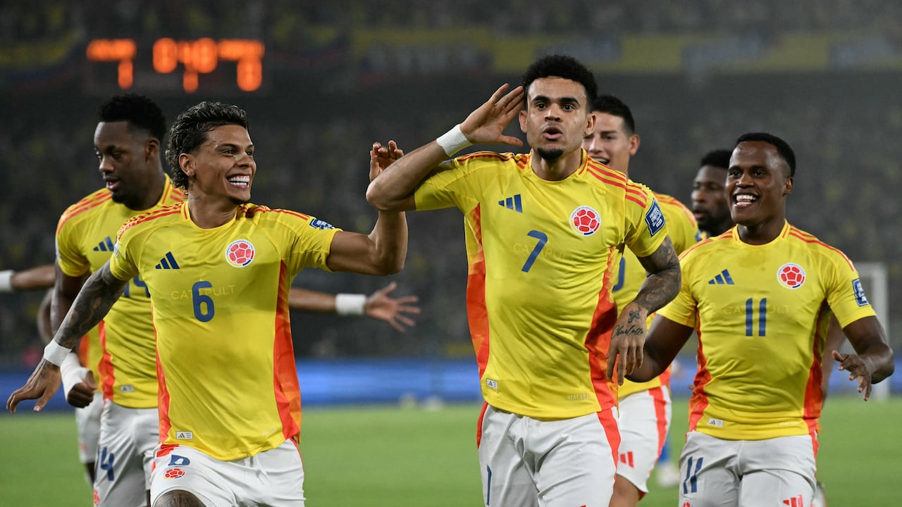 Colombia's forward #07 Luis Diaz (2nd-R) celebrates with teammates midfielder #06 Richard Rios and forward #11 Jhon Arias after scoring his team first goal during the 2026 FIFA World Cup South American qualifiers football match between Colombia and Paraguay at the Metropolitano Roberto Melendez stadium in Barranquilla, Colombia, on March 25, 2025. (Photo by Luis ACOSTA / AFP)