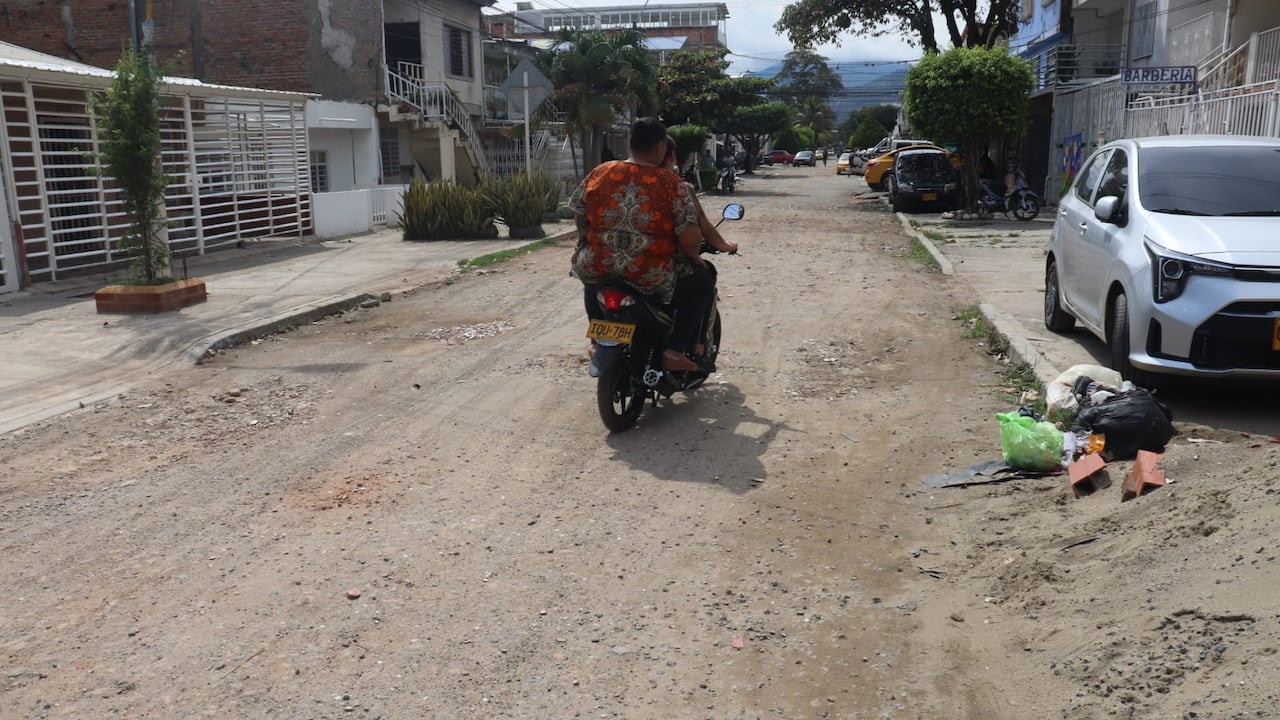 Habitantes del barrio El Diamante afirman haber realizado múltiples solicitudes sin respuesta para la reparación de esta calle en el oriente de Cali.