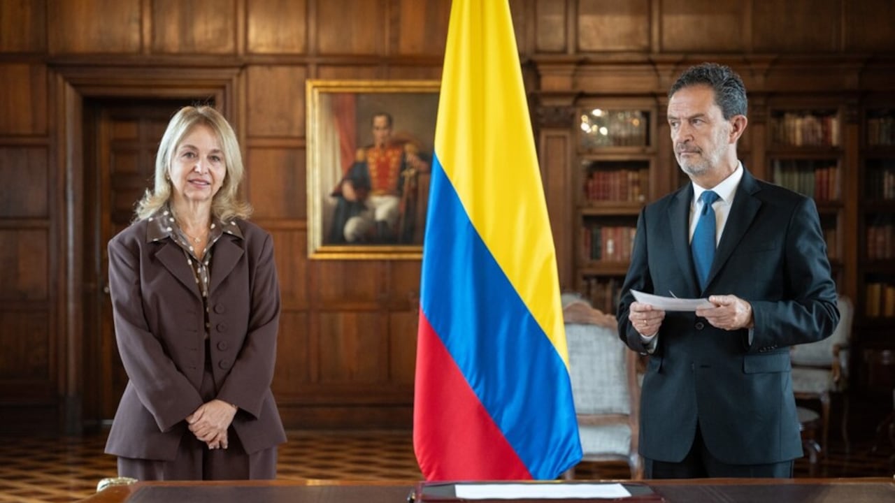 Posesión de nueva embajadora