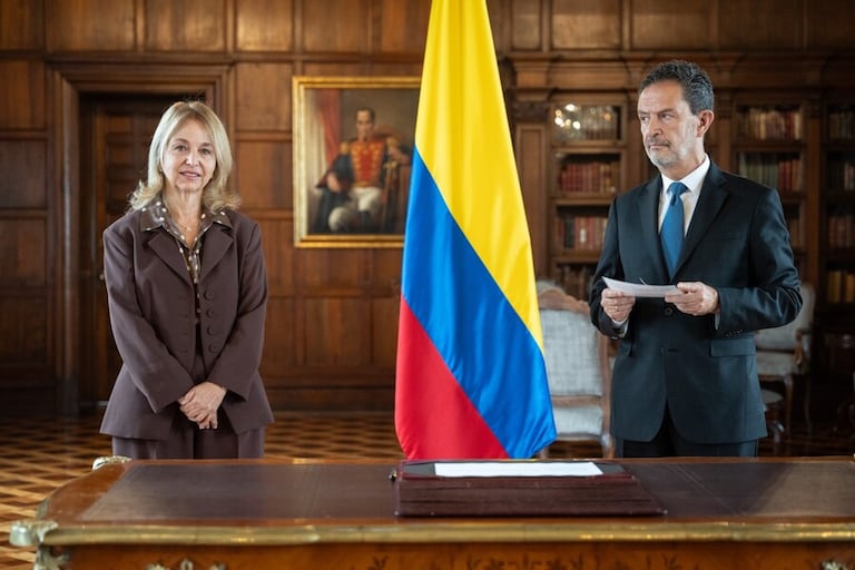 Posesión de nueva embajadora