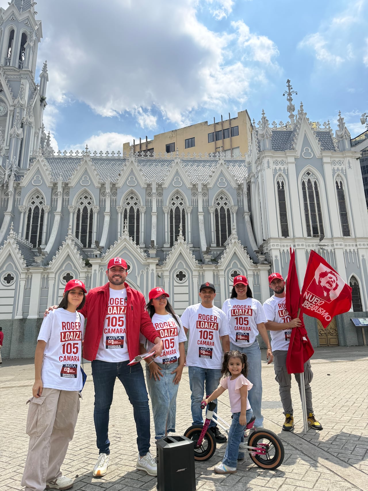 Encuentro del candidato con ciudadanos en torno a temas de seguridad.