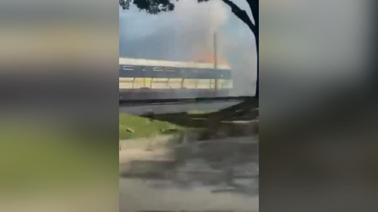 Se registró incendio en Metro de Medellín por daño en los cables eléctricos.