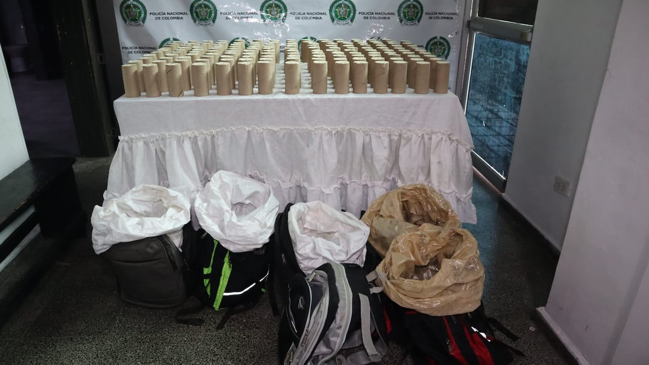 La Policía Metropolitana de Cali encontró 150 barras de explosivo, tipo pentolita, con un peso aproximado de 67.5 kilos.