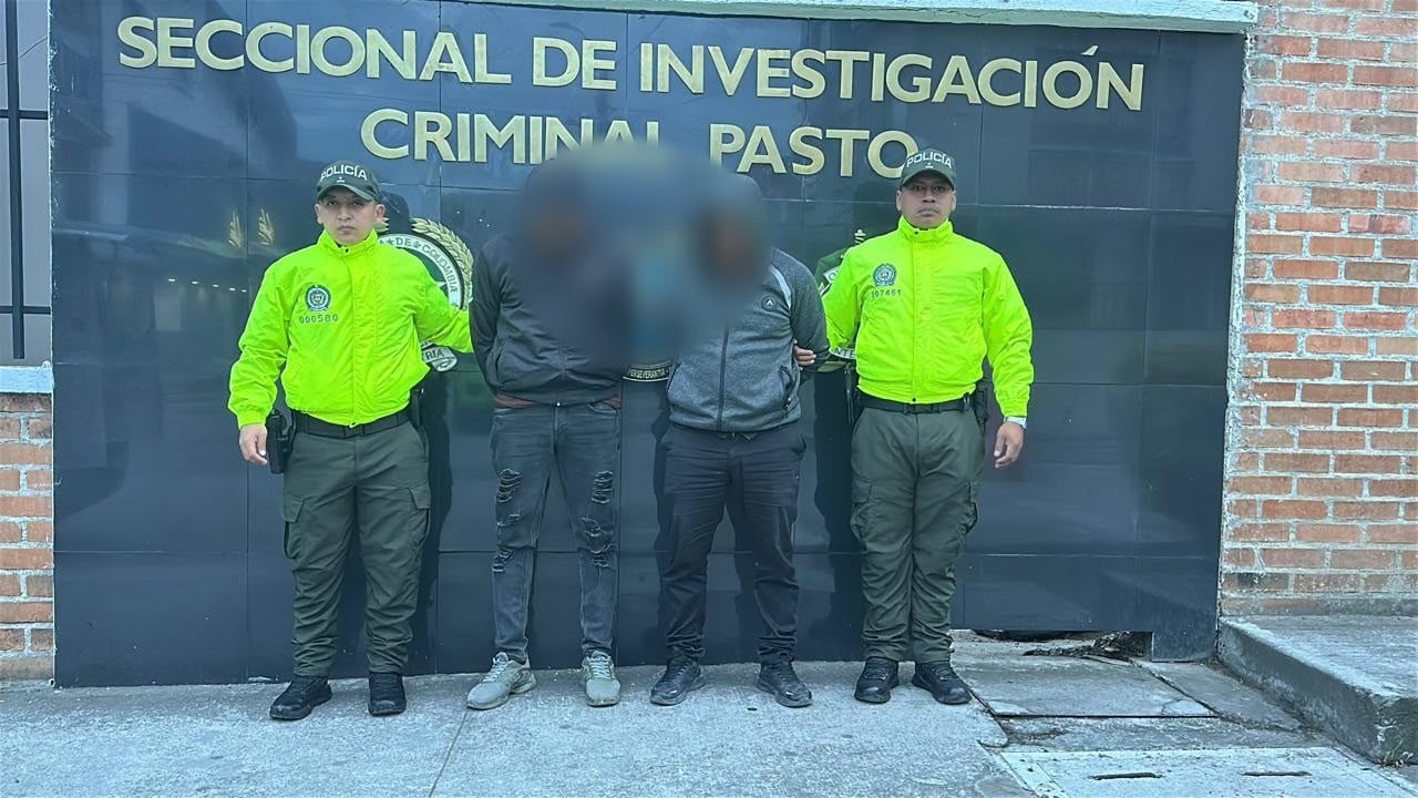 Uniformados de la Policía Metropolitana de Pasto lograron este resultado durante el operativo en el que fue interceptado el vehículo tipo vagoneta que transportaba material explosivo y circulaba con una placa falsa en su parte delantera.