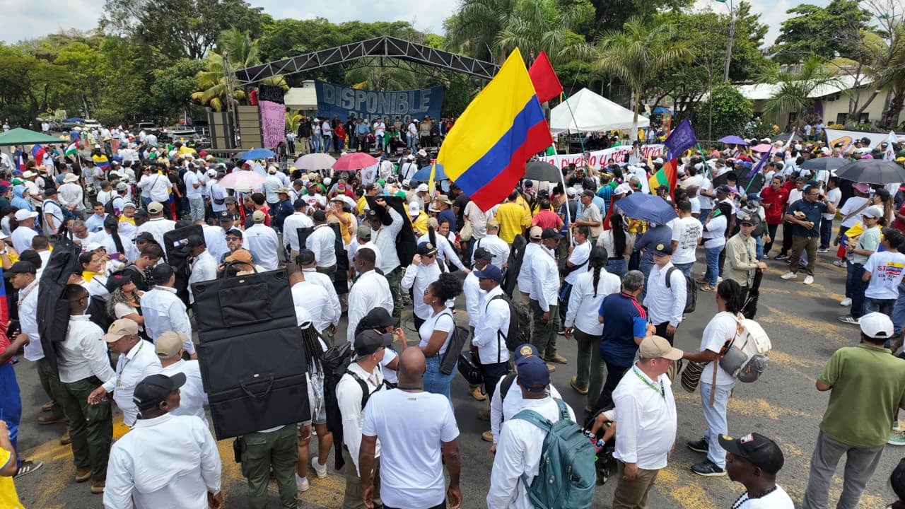 Miles de caleños marchan en el Día del Trabajo.