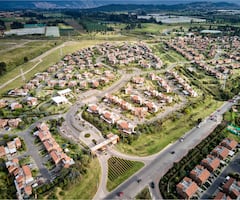Palo de Agua, de la firma Prodesa, ofrece un estilo de vida que reúne naturaleza y confort.