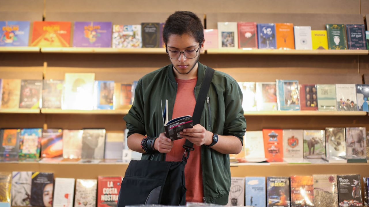 Diez mil jóvenes colombianos entre los 18 y los 28 años podrán acceder este año a bonos de lectura