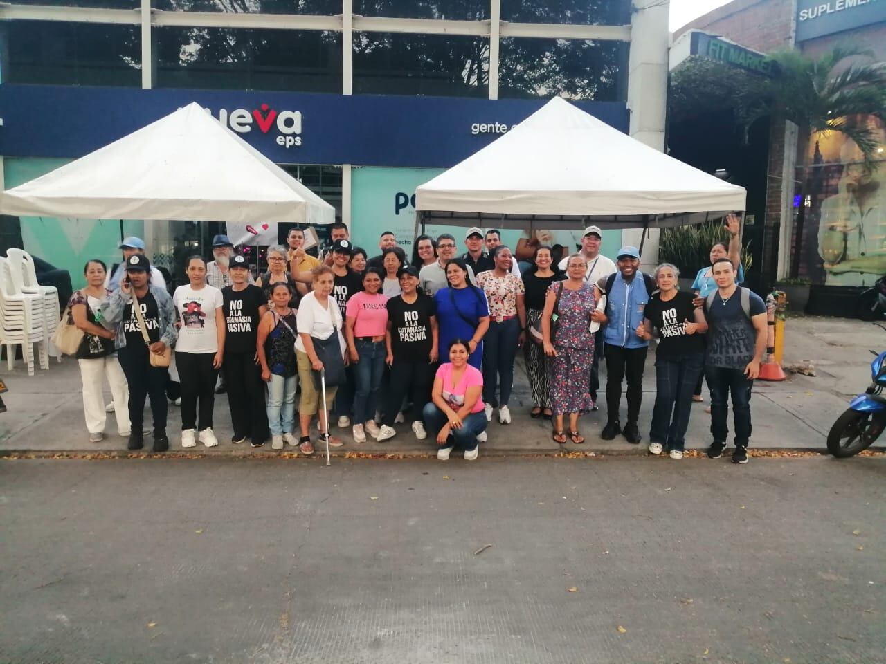 Tras mesas de diálogo con líderes comunitarias, Superintendencia Nacional
de Salud, entes de control y prestadores, se logra levantar los cierres que se
presentaban en la sede administrativa de Nueva EPS, en la ciudad de Cali.