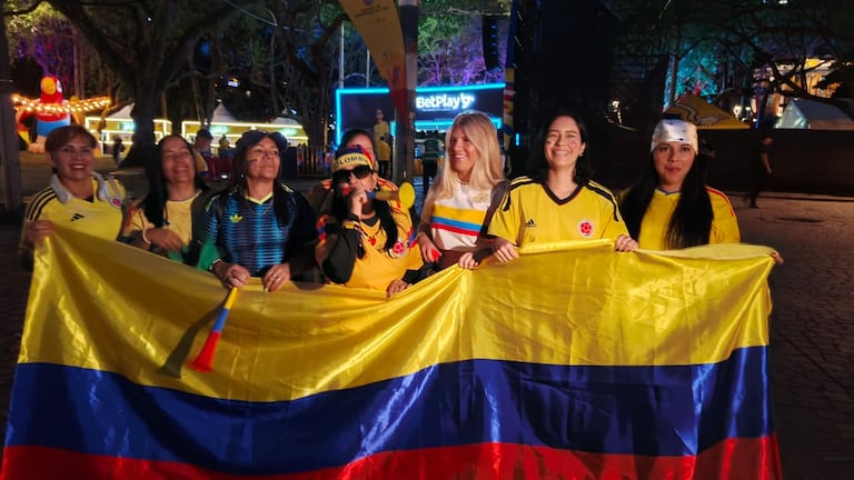 Aficionados de la Selección Colombia en Cali previo a partido contra el Congo.