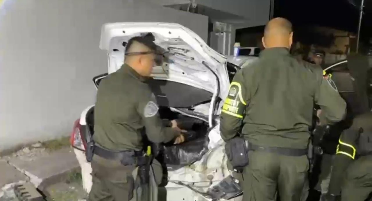 El vehículo transportaba un cargamento de más de 580 kilos de marihuana.