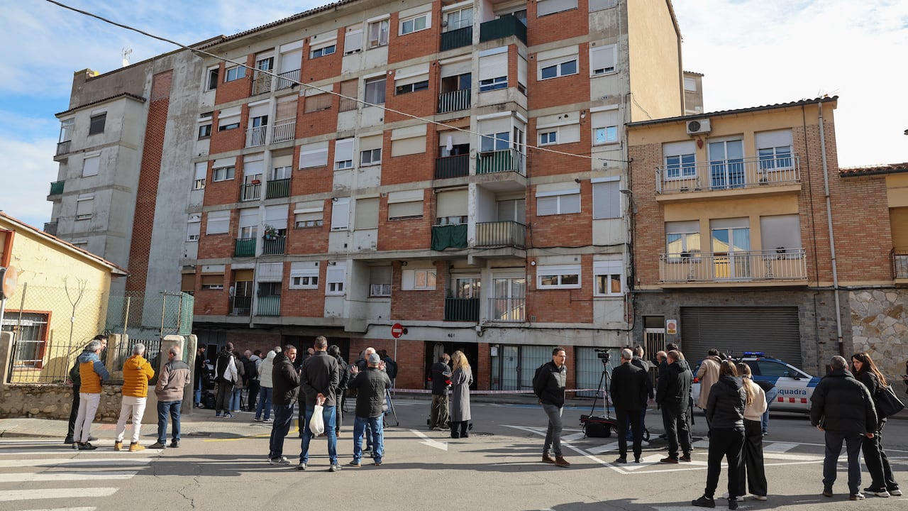 Cinco adolescentes perdieron la vida tras incendio registrado en un edificio ubicado en una zona de Barcelona en España.