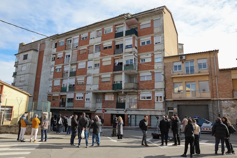Cinco adolescentes perdieron la vida tras incendio registrado en un edificio ubicado en una zona de Barcelona en España.